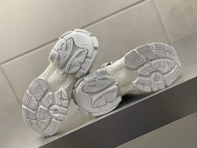 Ba*len*cia*ga men's runner graffiti trainers - bb218