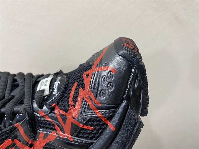 Ba*len*cia*ga men's runner graffiti trainers - bb219