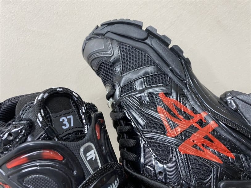 Ba*len*cia*ga men's runner graffiti trainers - bb219