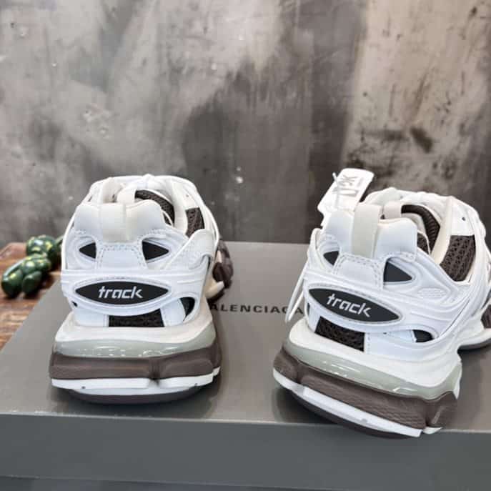 Ba*len*cia*ga men's track trainers - bb220