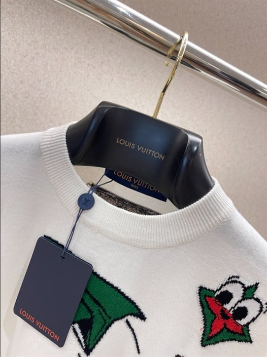 l0*is V*t0n t-shirt - lv28