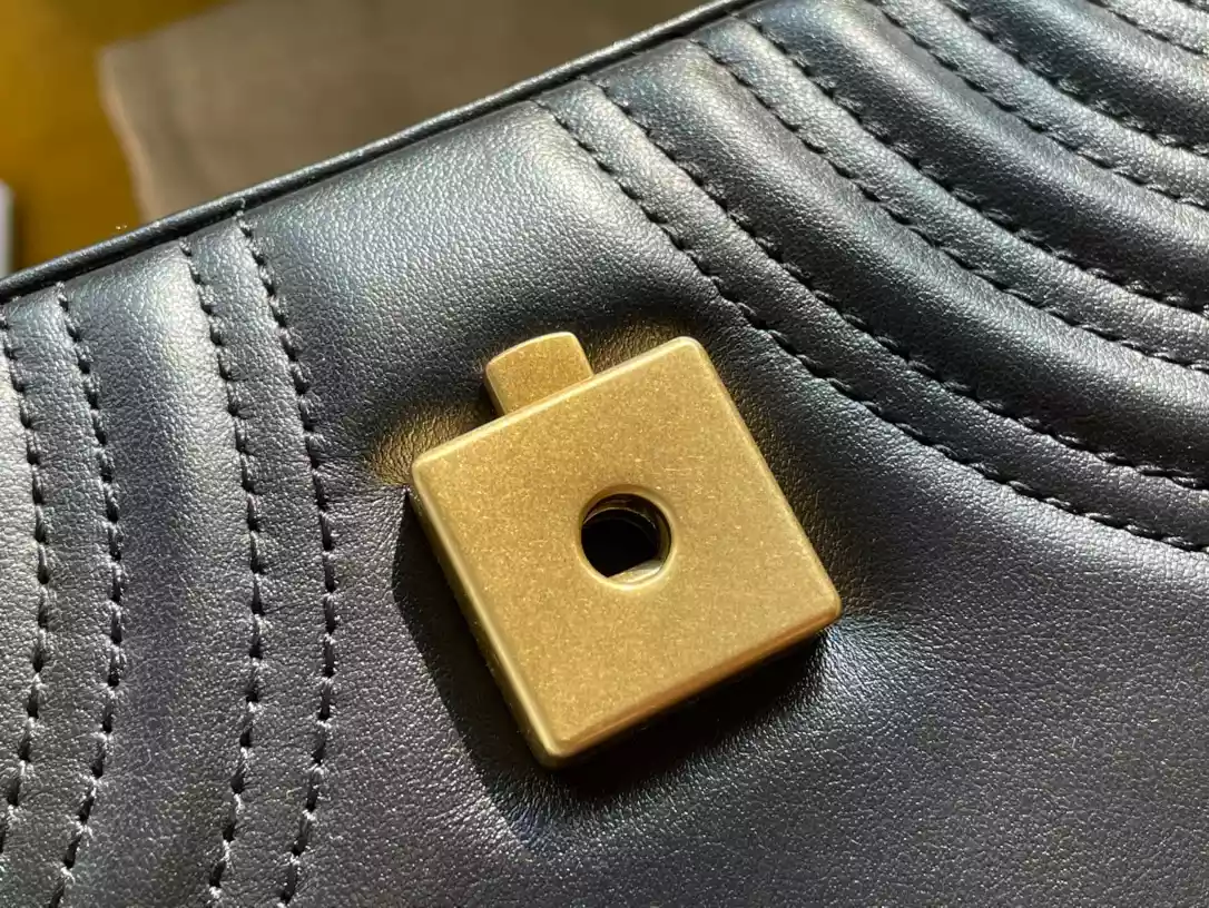 GG MARMONT SMALL SHOULDER BAG - GBC090