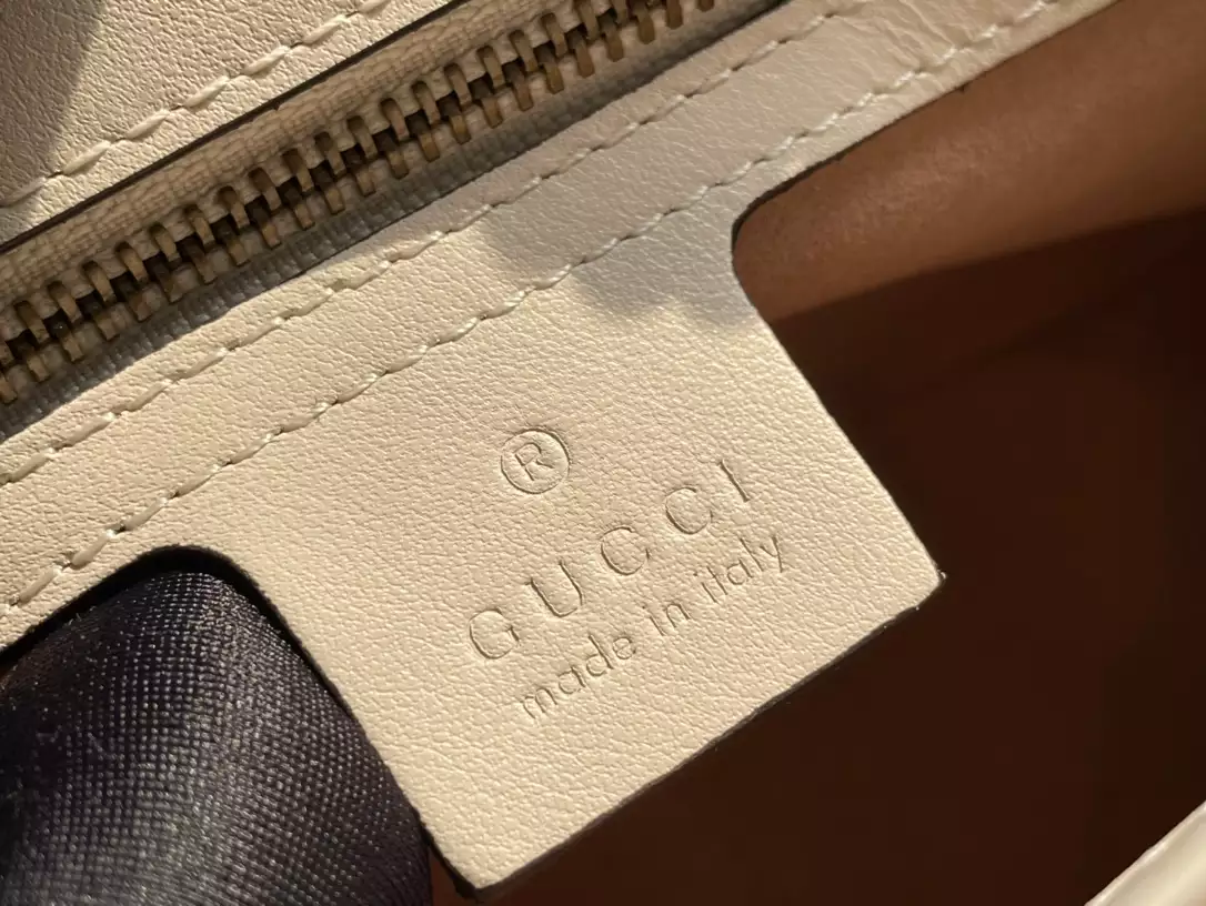 GG MARMONT SMALL SHOULDER BAG - GBC098