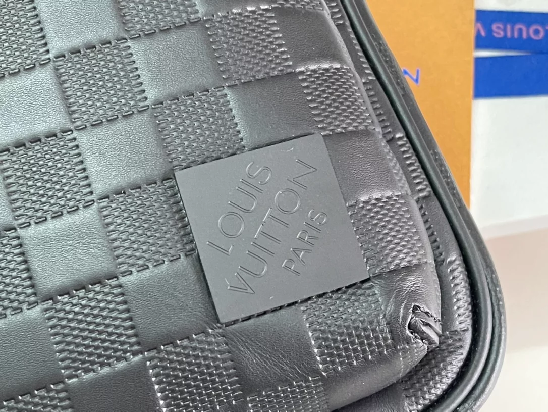 l0*is V*t0n avenue slingbag - lbv414