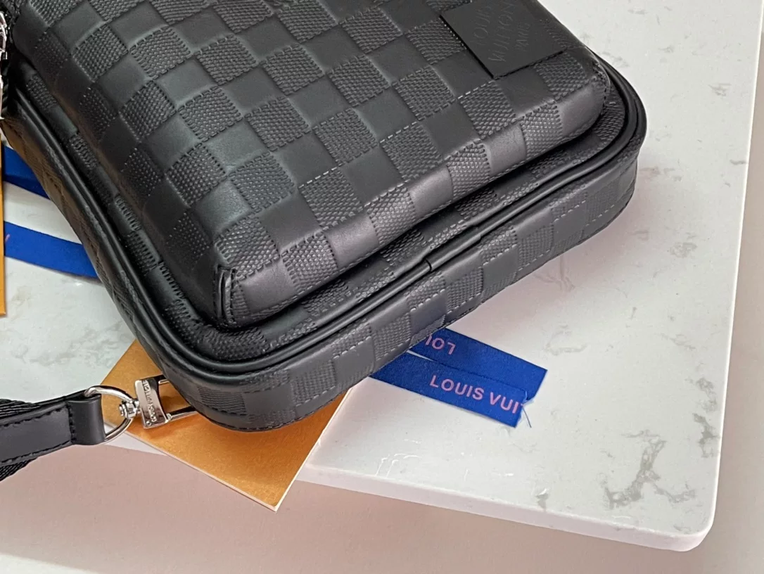 l0*is V*t0n avenue slingbag - lbv414