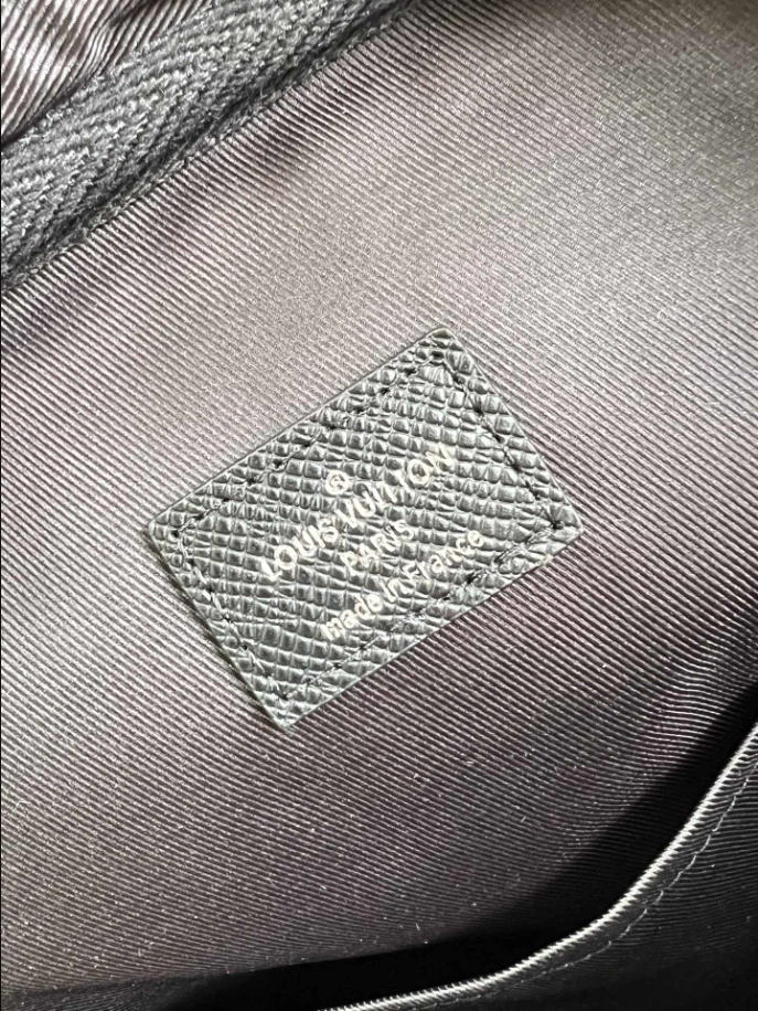 l0*is V*t0n avenue slingbag - lbv417