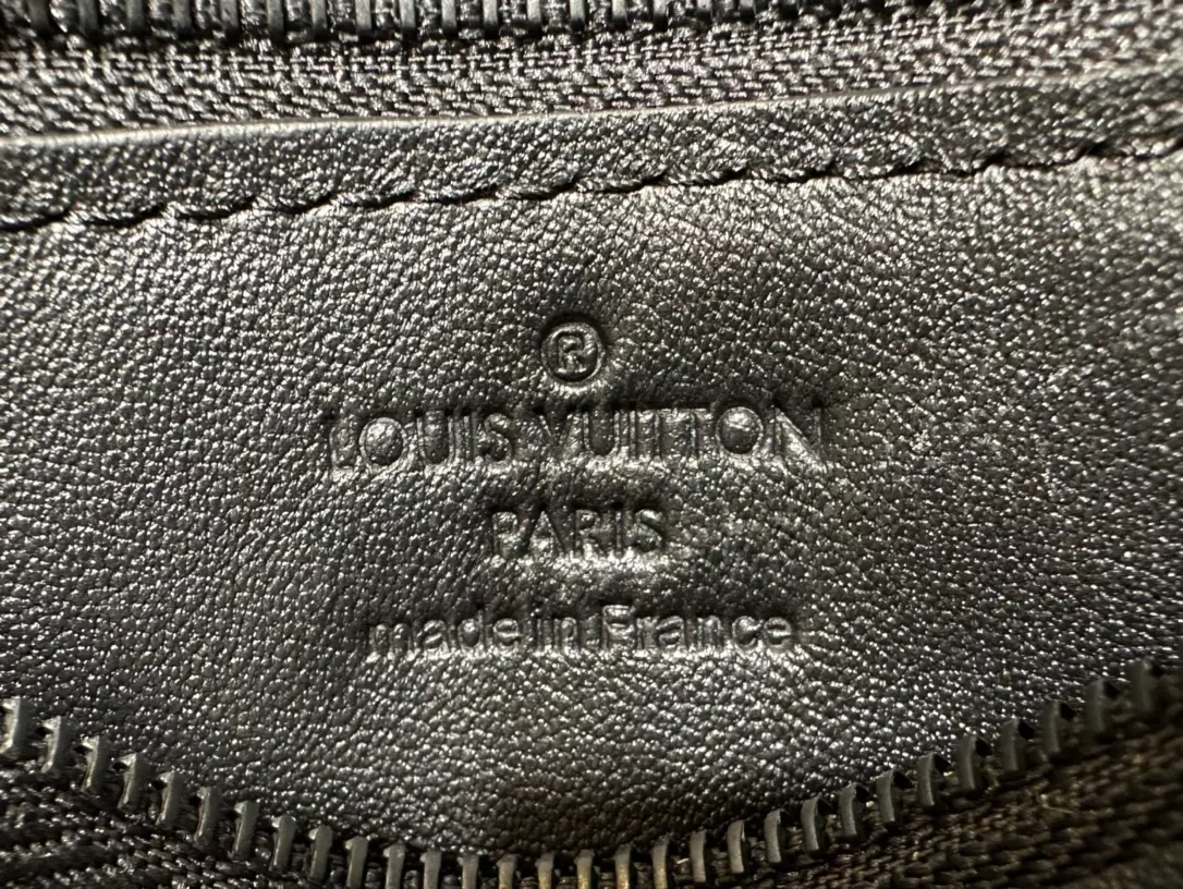 l0*is V*t0n gaston wearable wallet - rrg072