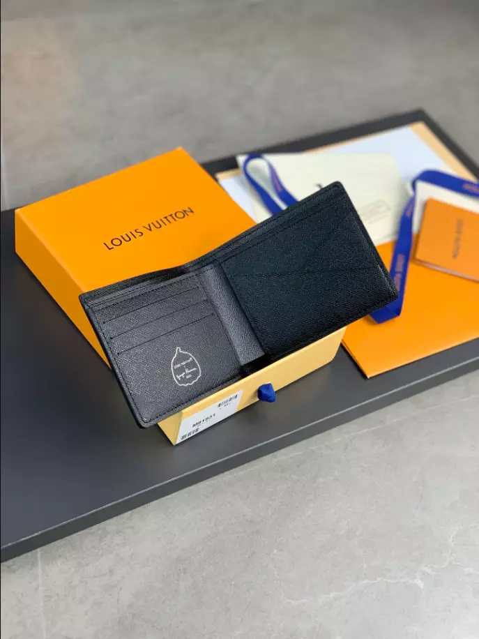 l0*is V*t0n lv x yk multiple wallet - lbv401