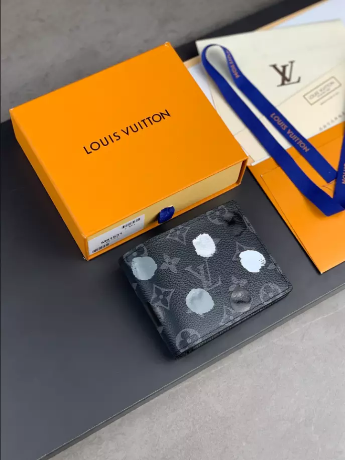 l0*is V*t0n lv x yk multiple wallet - lbv401