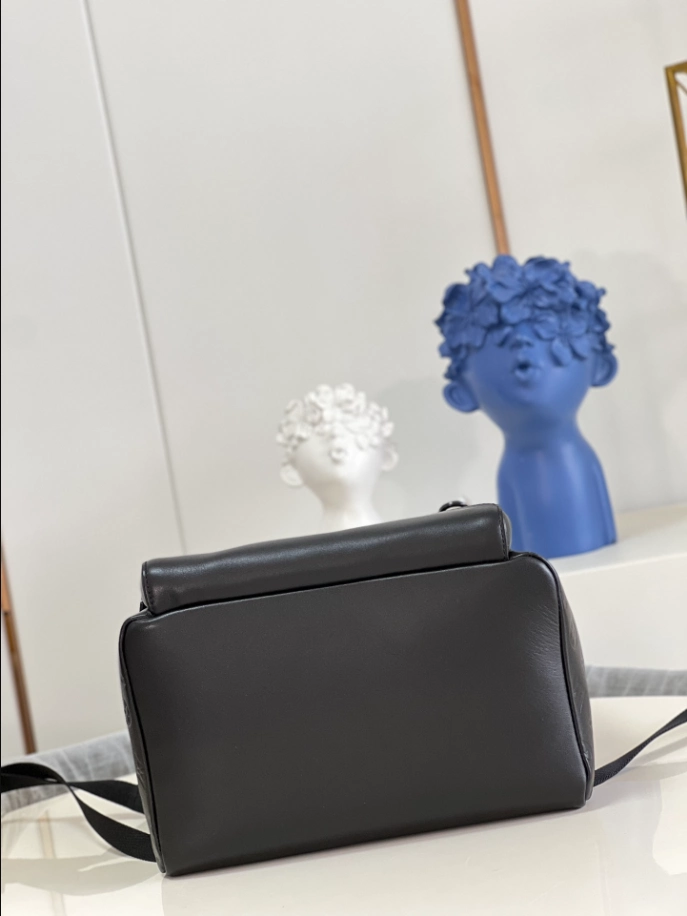 l0*is V*t0n racer backpack monogram shadow leather - lbv383