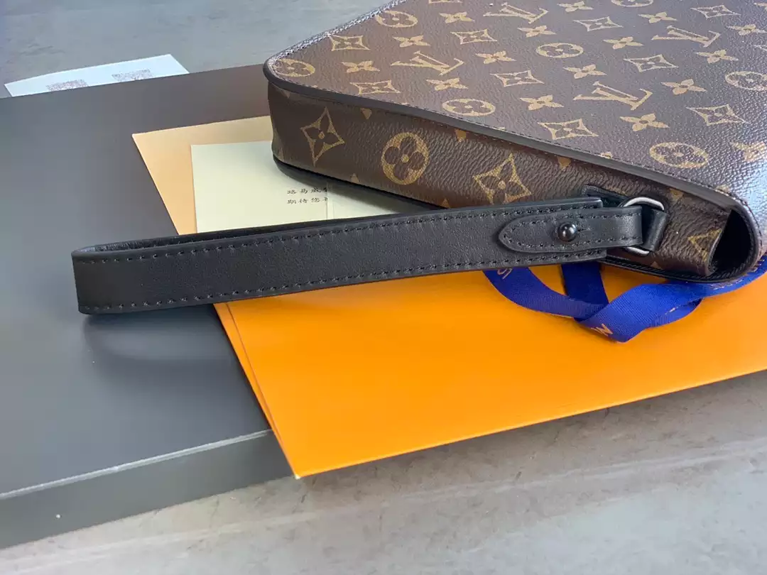 l0*is V*t0n s lock a4 pouch - lbv421