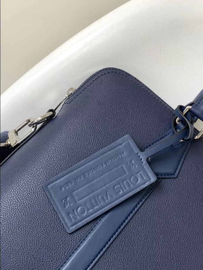 l0*is V*t0n takeoff briefcase - lbv393