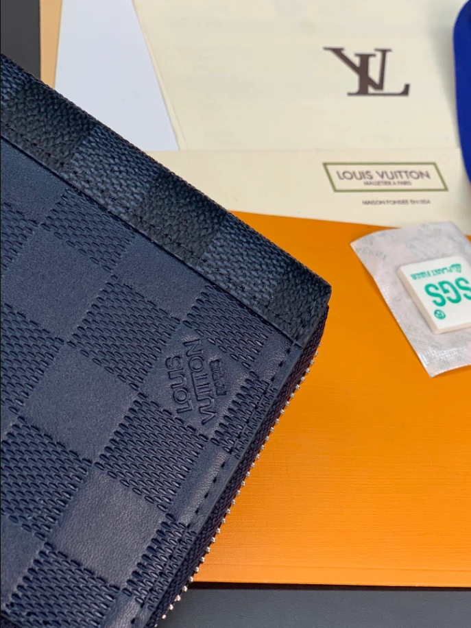 LV ZIPPY VERTICAL WALLET DAMIER INFINI LEATHER - LBV402