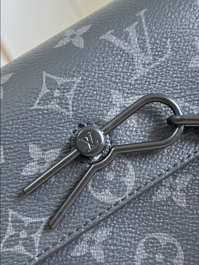 l0*is V*t0n steamer wearable wallet -rrg066