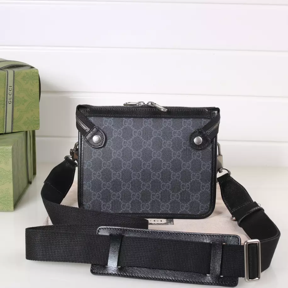 MESSENGER BAG WITH INTERLOCKING G - GBC064