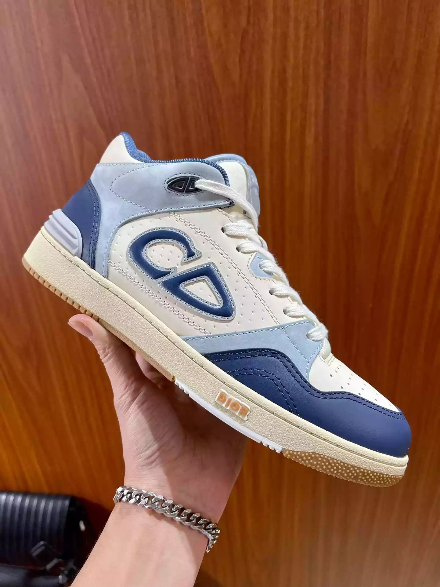 B22 SNEAKER