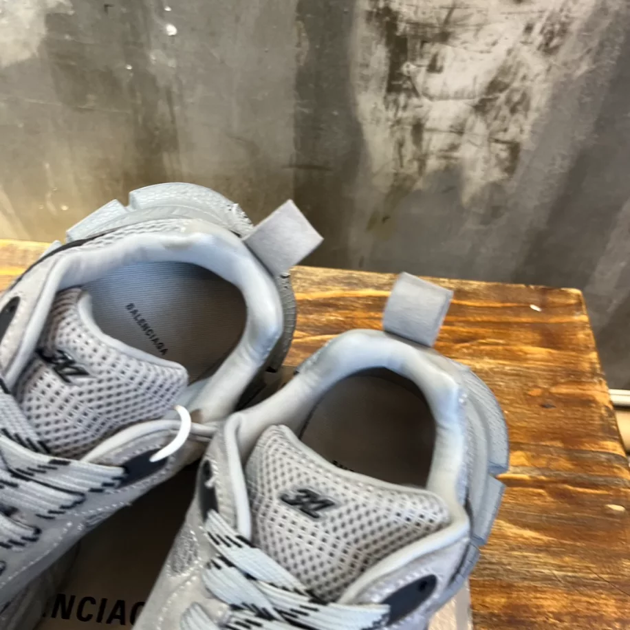 Ba*len*cia*ga men's 3xl sneaker - bb230