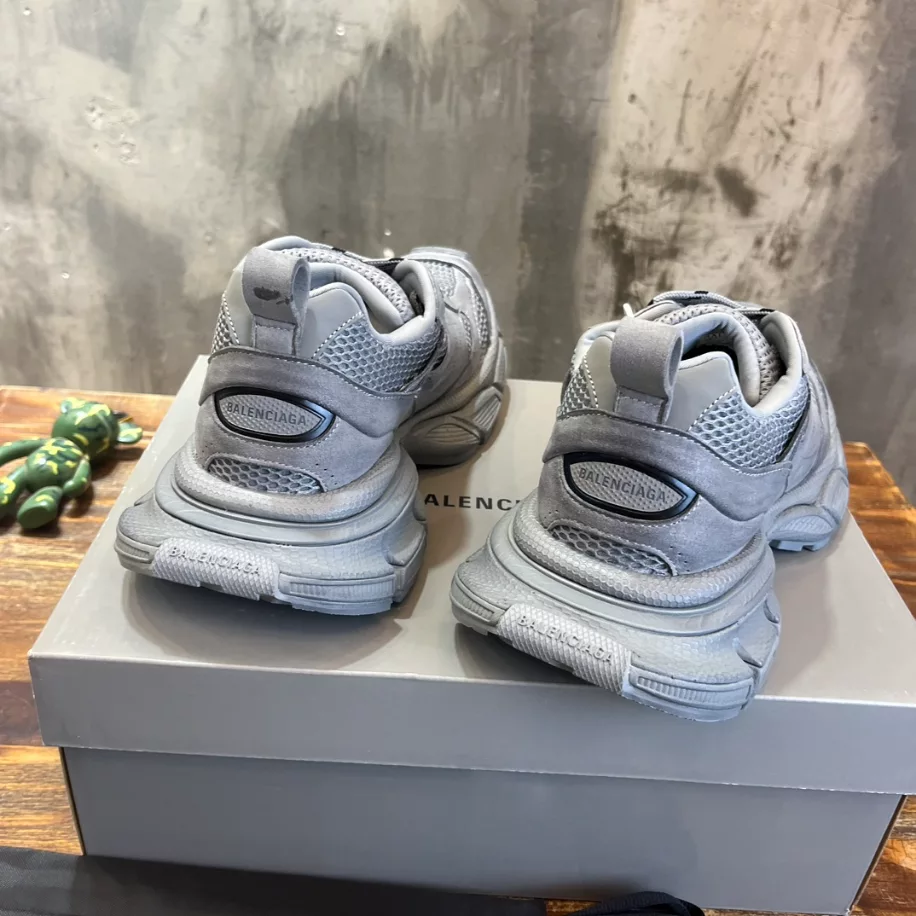 Ba*len*cia*ga men's 3xl sneaker - bb230
