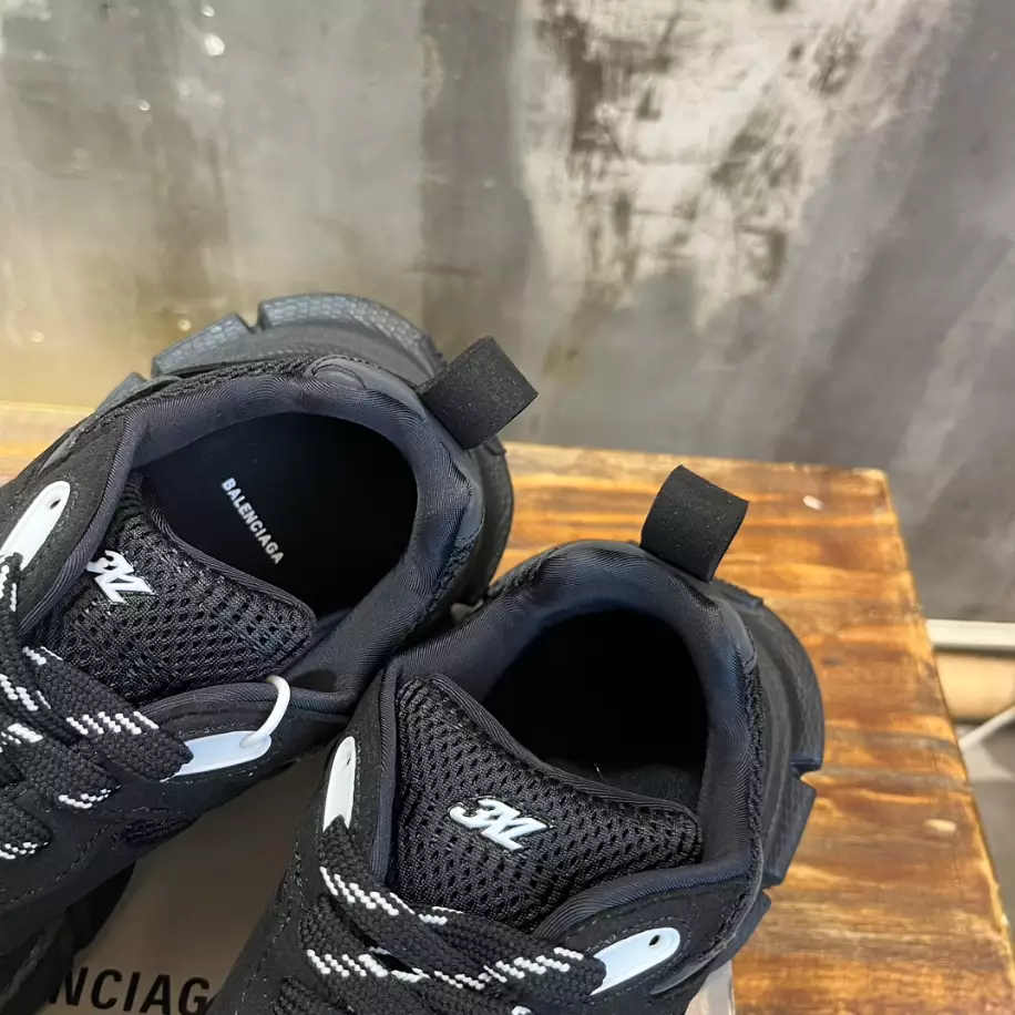 Ba*len*cia*ga men's 3xl sneaker - bb231
