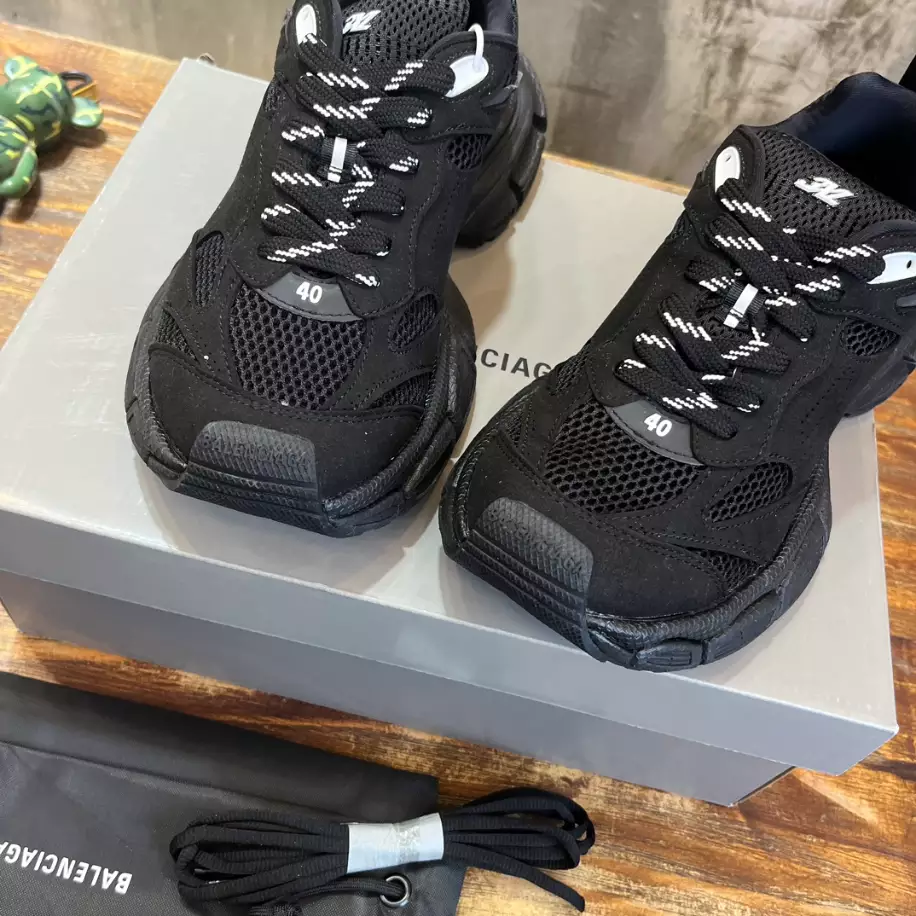 Ba*len*cia*ga men's 3xl sneaker - bb231