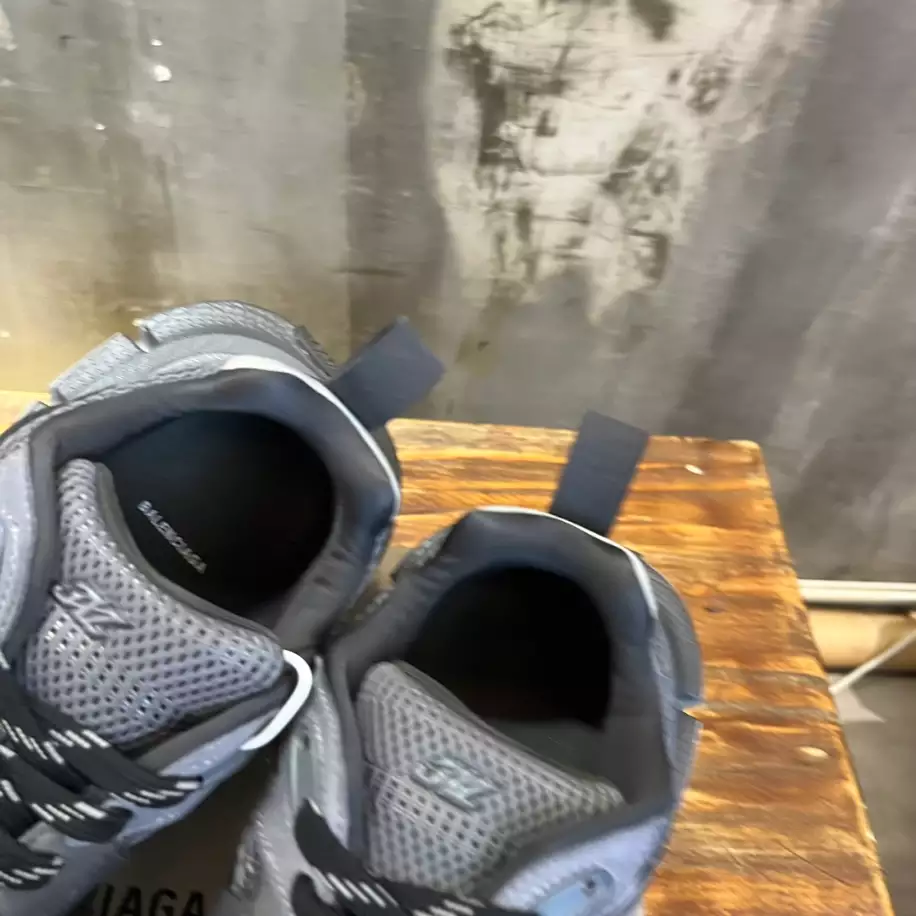 Ba*len*cia*ga men's 3xl sneaker in dark grey - bb229