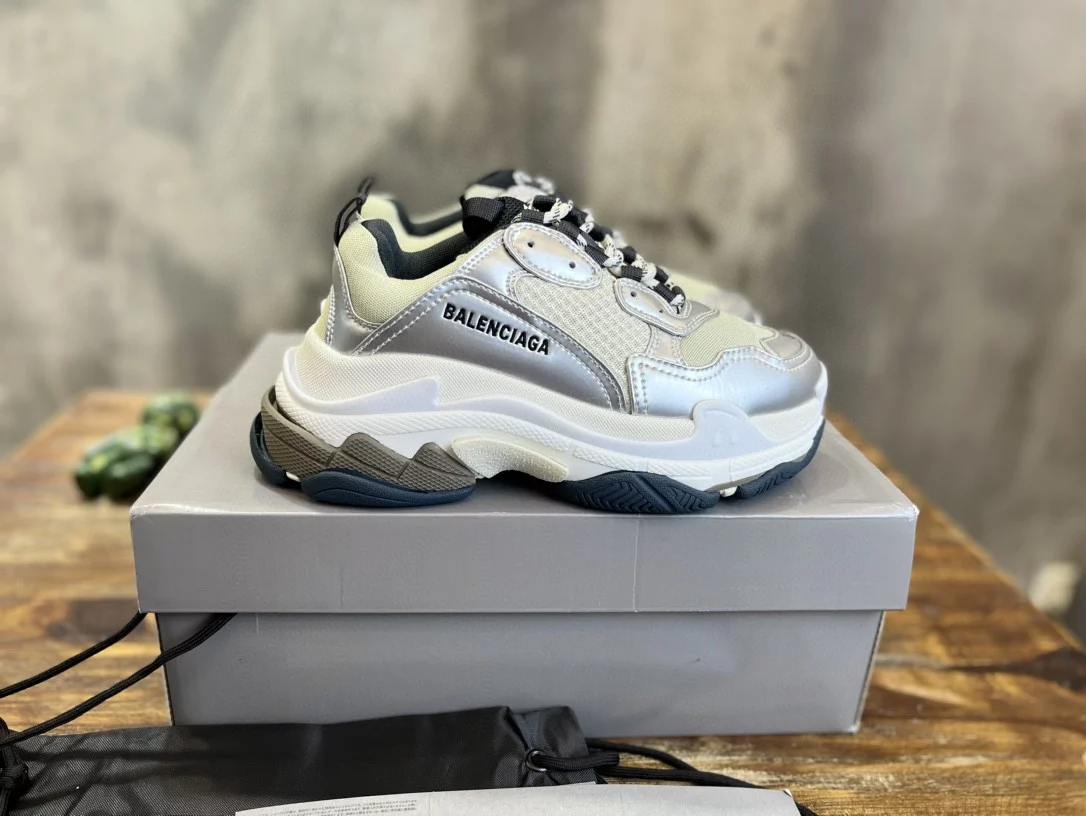 Ba*len*cia*ga women's triple s sneaker in black/white/silver - bb256