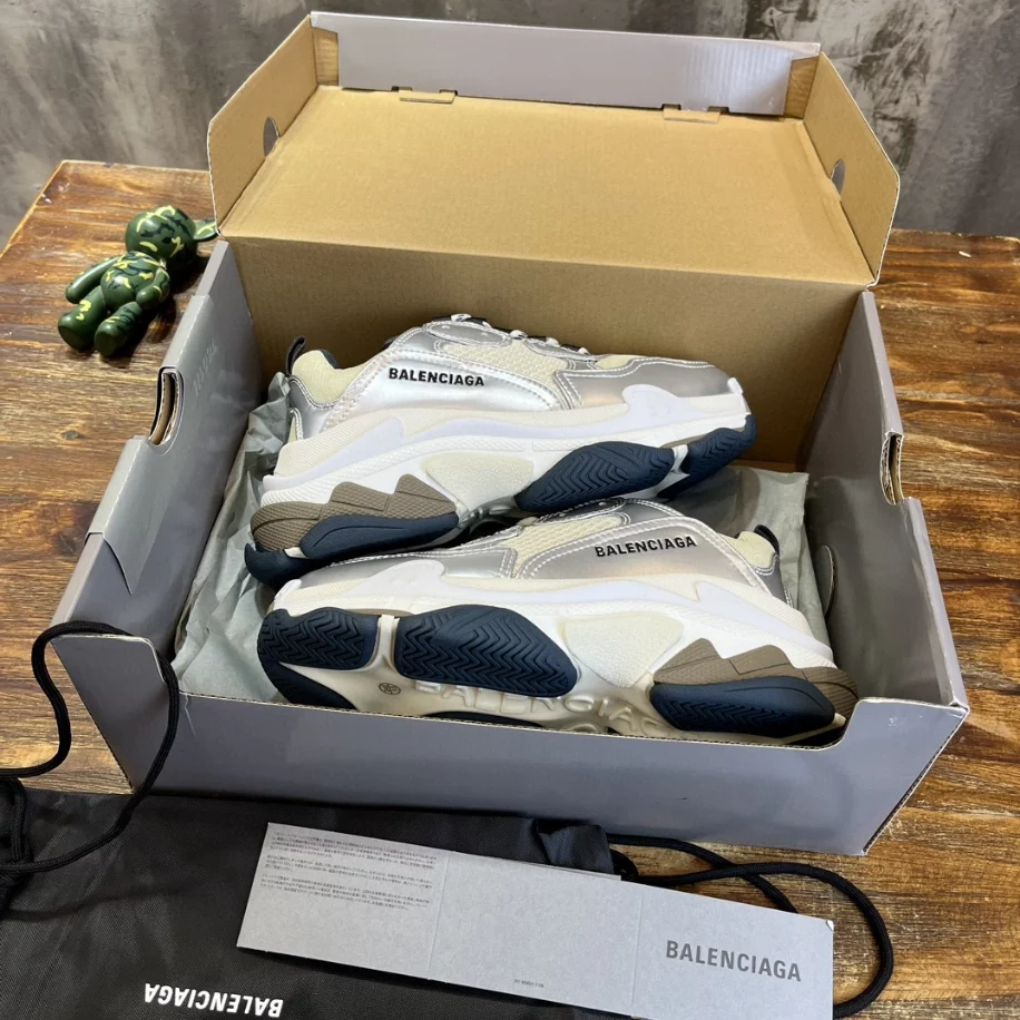 Ba*len*cia*ga women's triple s sneaker in black/white/silver - bb256