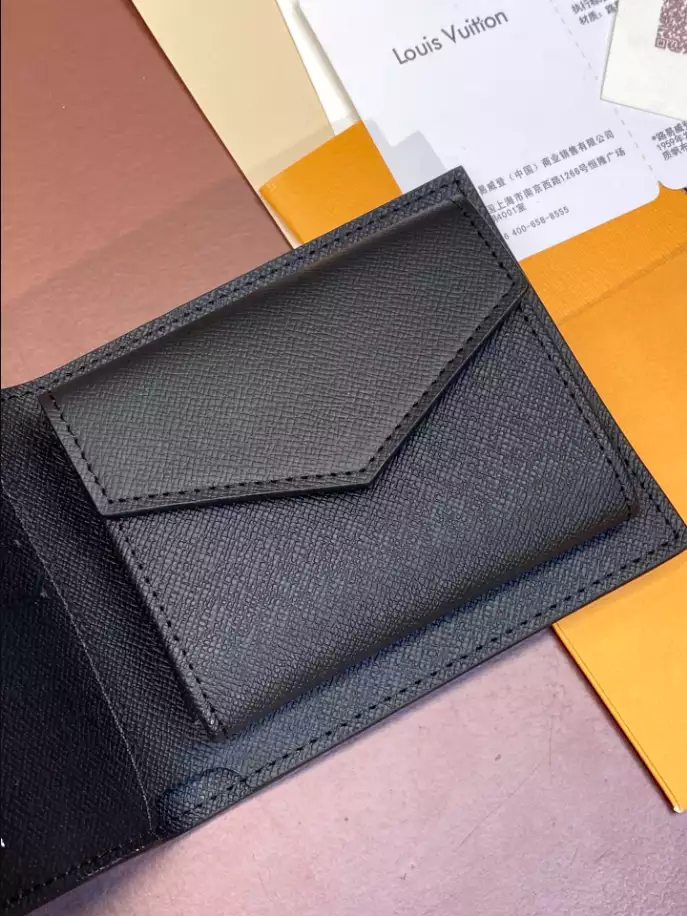 LV MARCO WALLET TAIGA LEATHER - RRG092