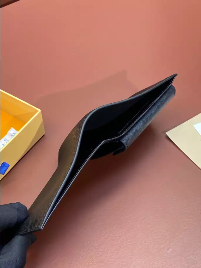 LV MARCO WALLET TAIGA LEATHER - RRG092