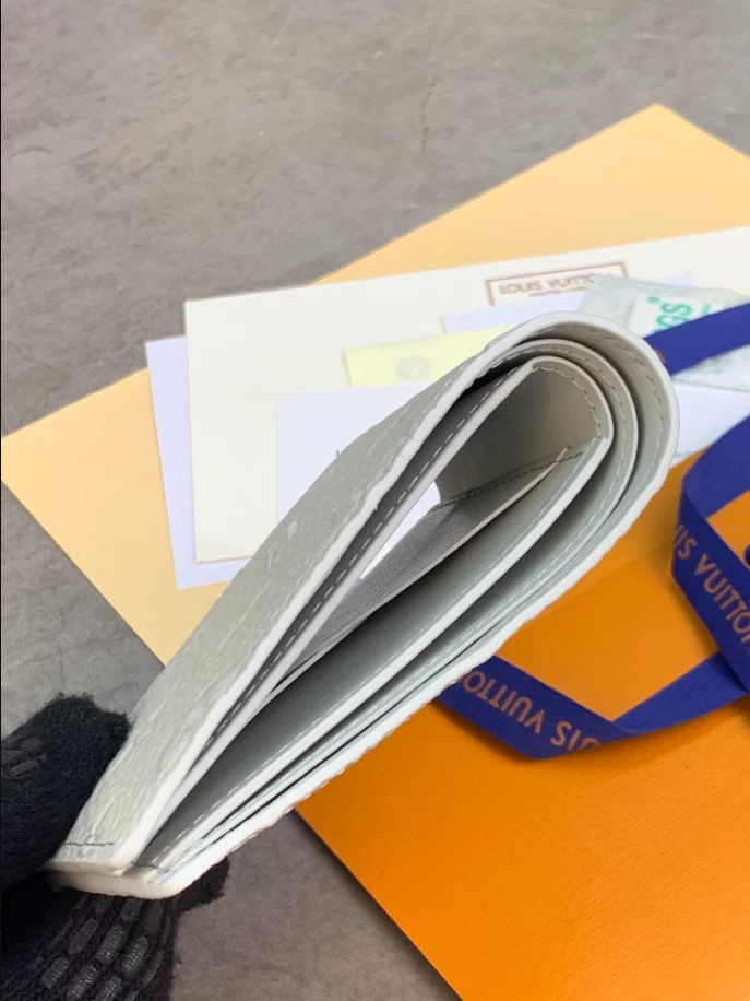 LV MULTIPLE WALLET- RRG088