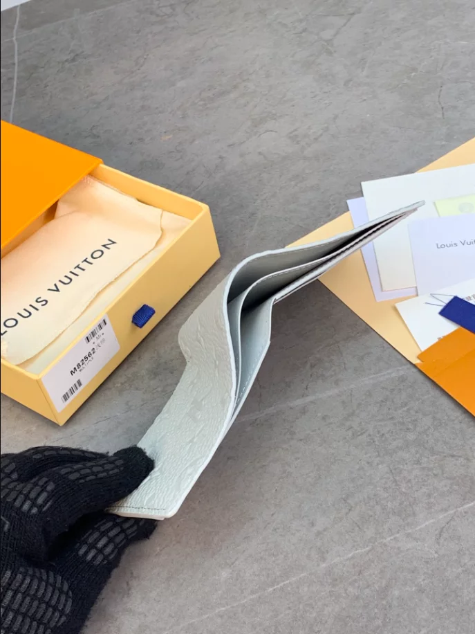 LV MULTIPLE WALLET- RRG088