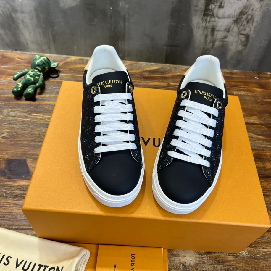 LV TIME OUT SNEAKER