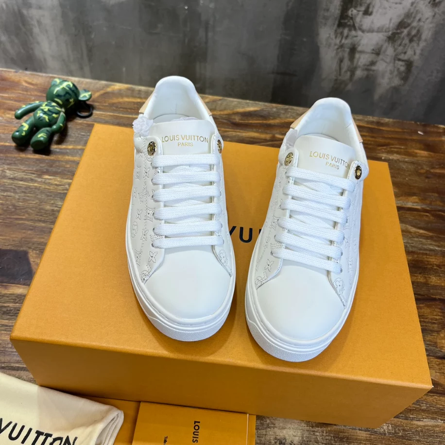 LV TIME OUT SNEAKER