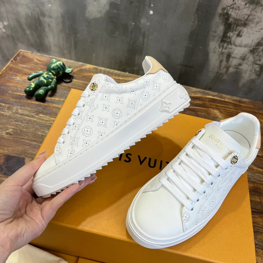 LV TIME OUT SNEAKER