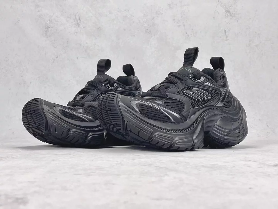Ba*len*cia*ga men's 10xl sneaker in black - bb274