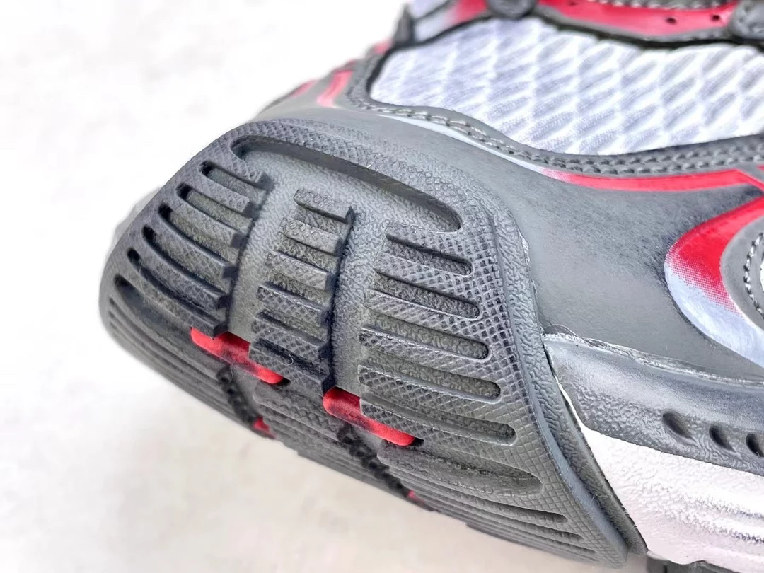 Ba*len*cia*ga men's 10xl sneaker in grey/white/red - bb271