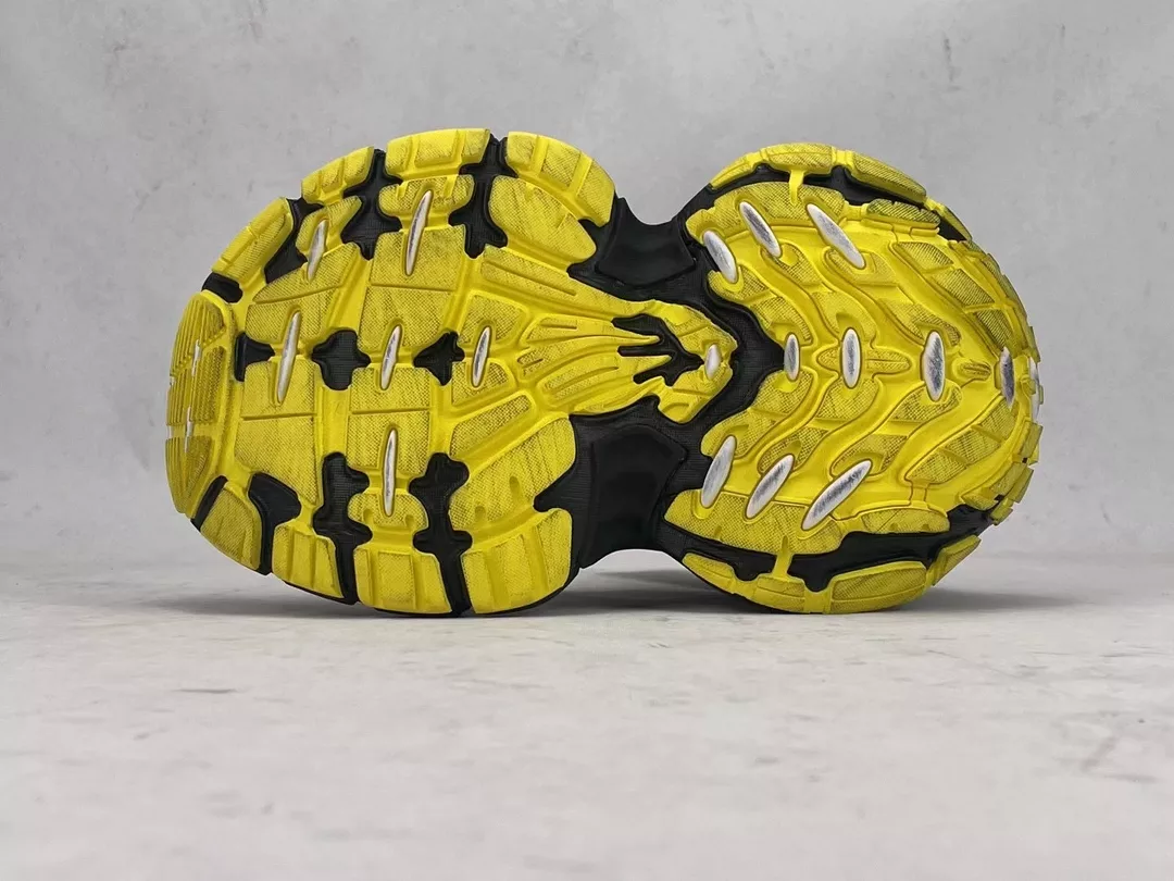 Ba*len*cia*ga men's 10xl sneaker in grey/yellow - bb272