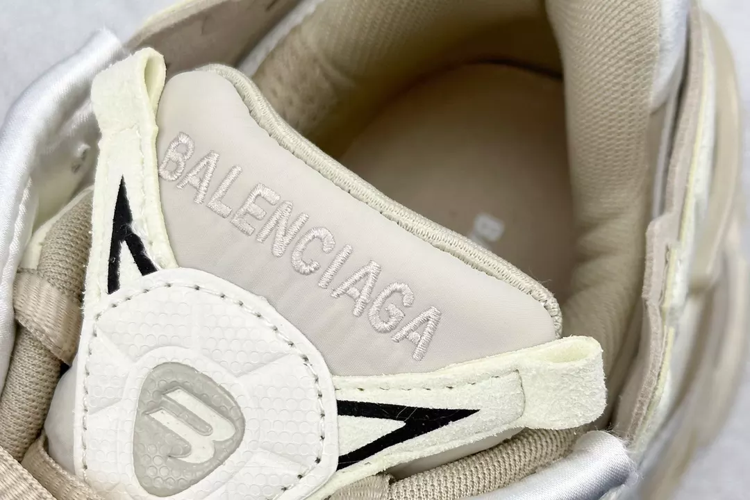 Ba*len*cia*ga runner sneaker in beige nylon and suede-like fabric - bb267