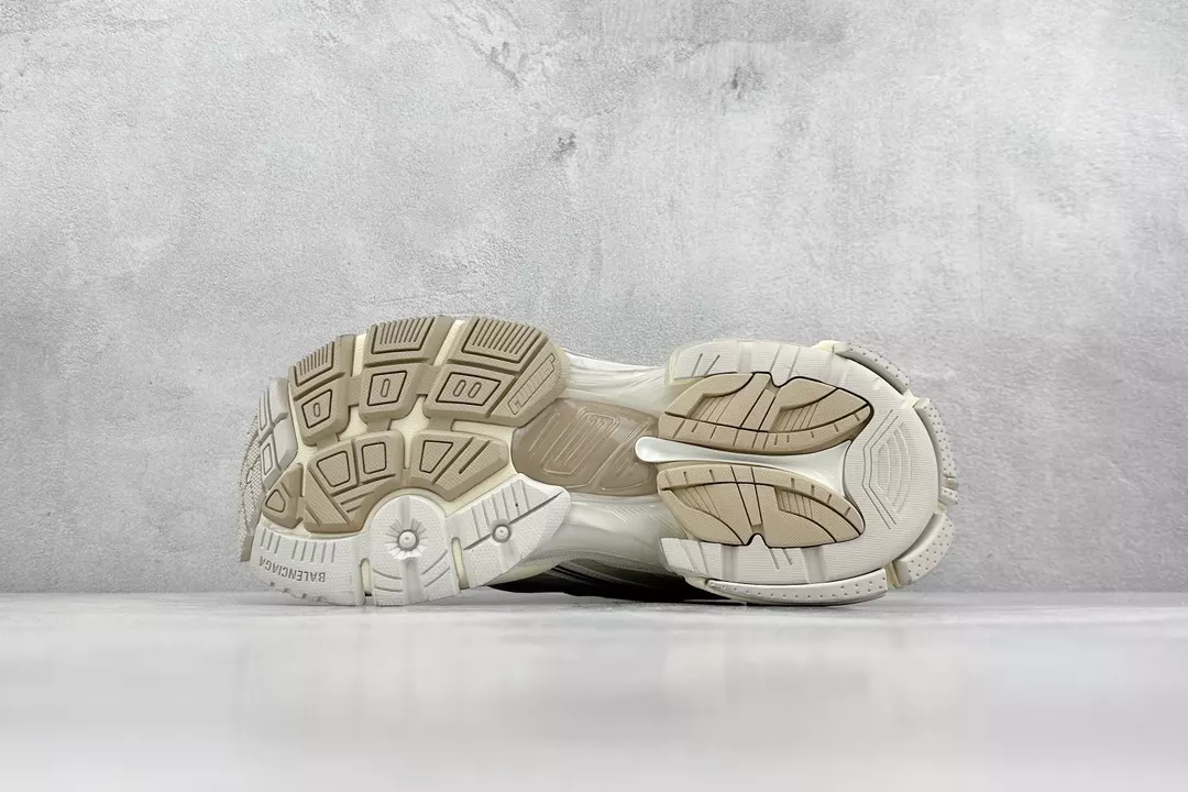 Ba*len*cia*ga runner sneaker in beige nylon and suede-like fabric - bb267