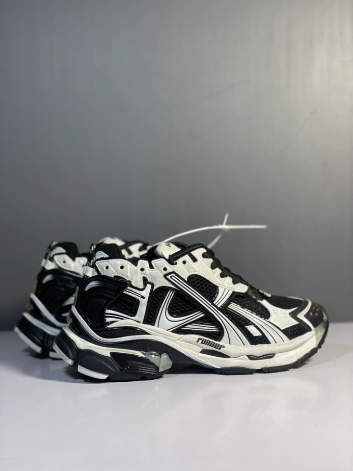 Ba*len*cia*ga runner sneaker in black and white mesh and nylon - bb266