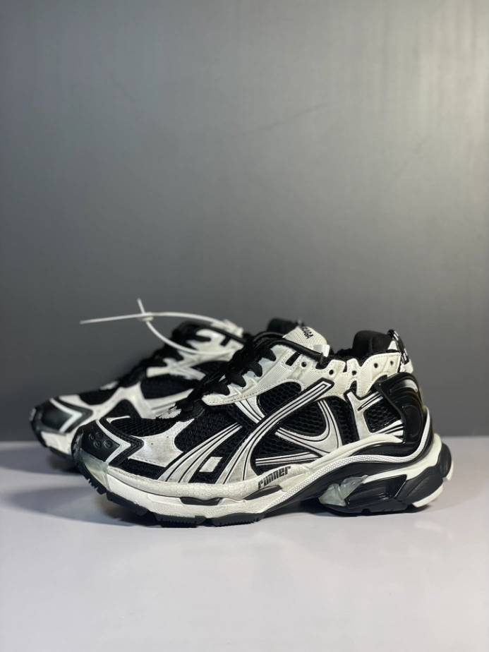 Ba*len*cia*ga runner sneaker in black and white mesh and nylon - bb266