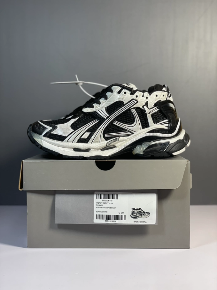 Ba*len*cia*ga runner sneaker in black and white mesh and nylon - bb266