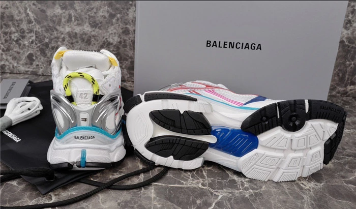 Ba*len*cia*ga runner sneaker in multicolored - bb262