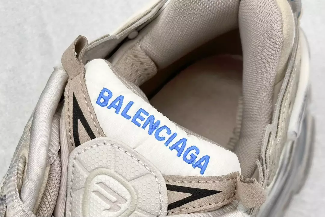 Ba*len*cia*ga runner sneaker in taupe/blue - bb264