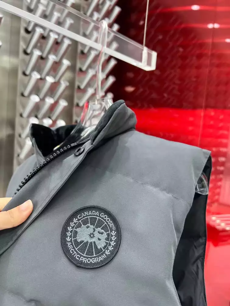 Can*a Go*e freestyle crew vest black label - repgod.org