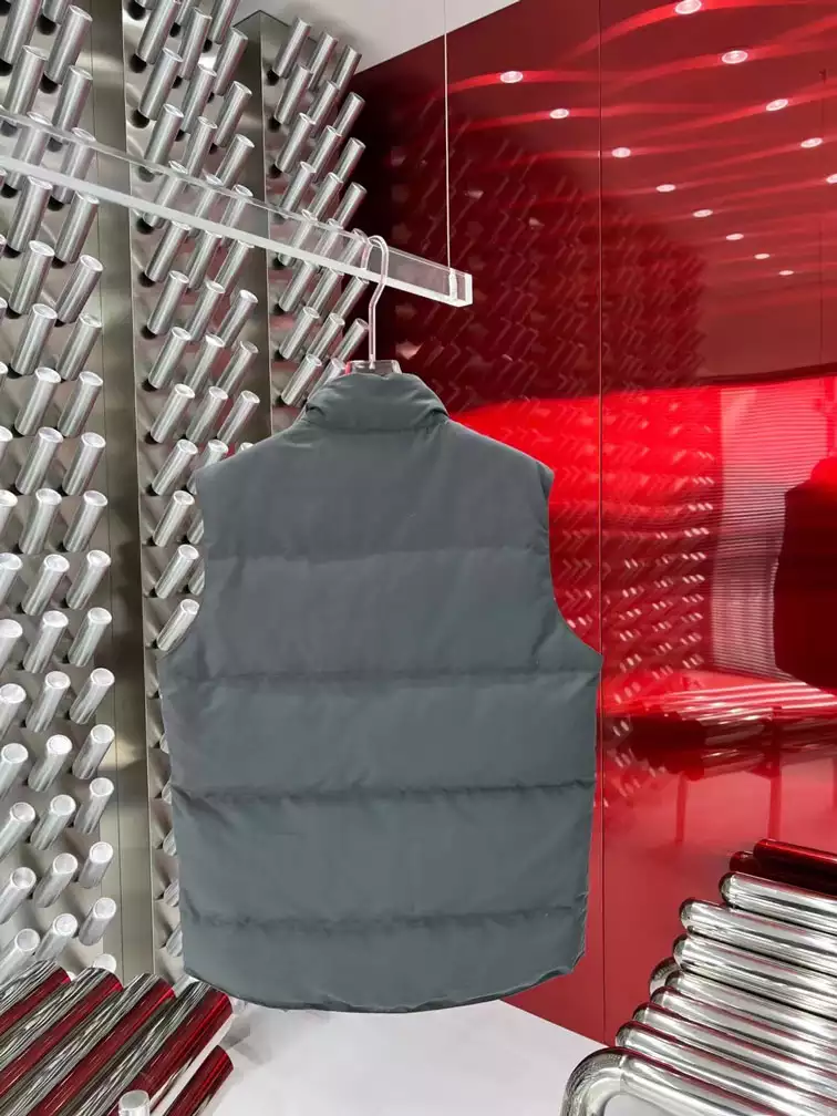 Can*a Go*e freestyle crew vest black label - repgod.org