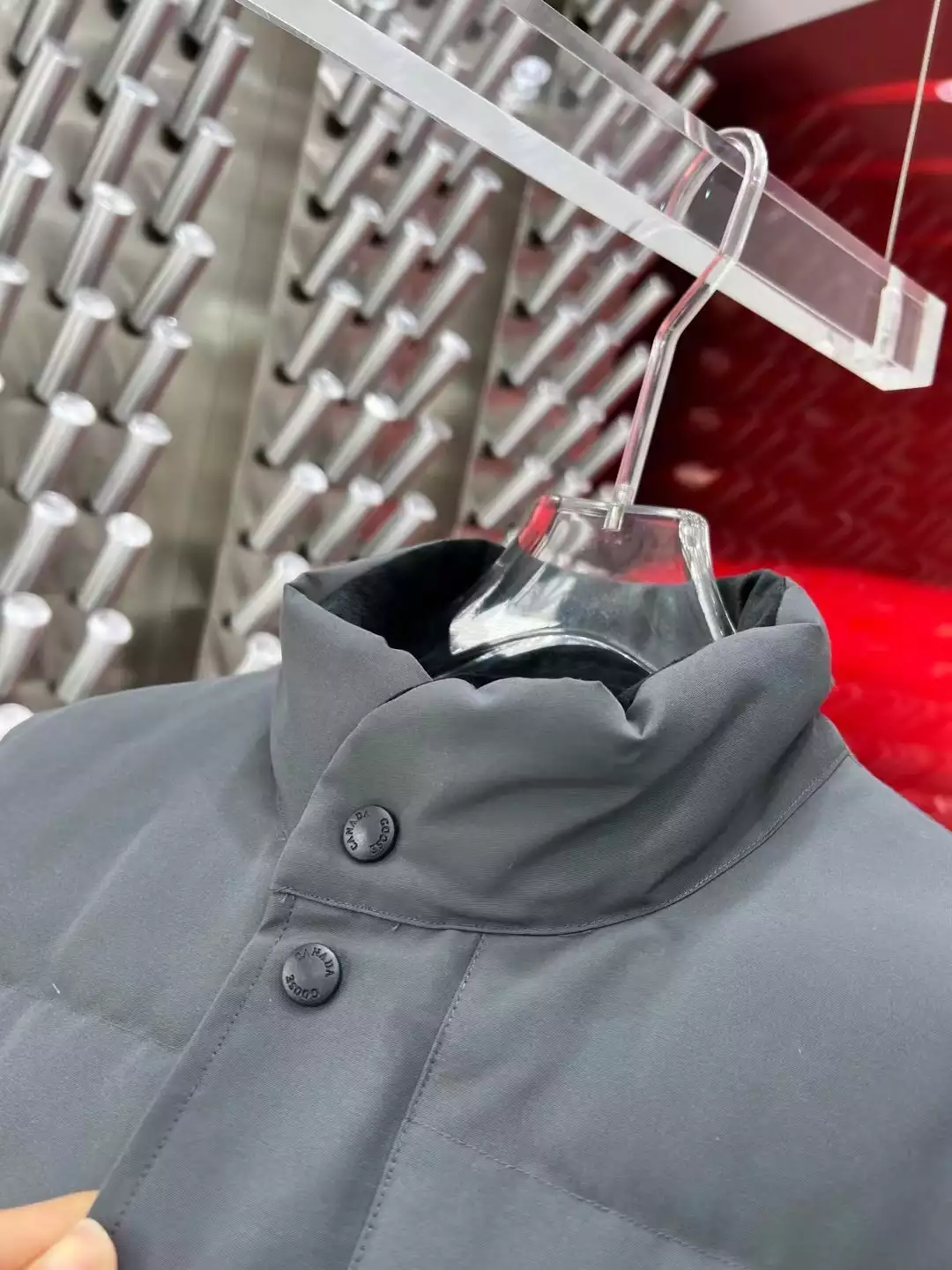 Can*a Go*e freestyle crew vest black label - repgod.org