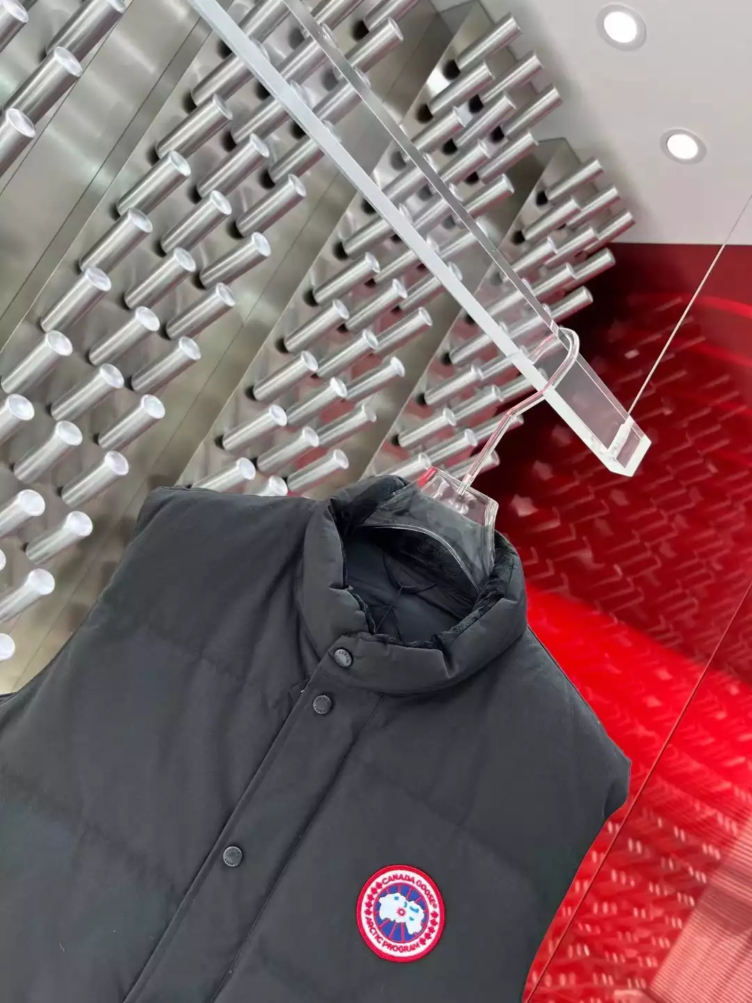 Can*a Go*e freestyle crew vest - repgod.org