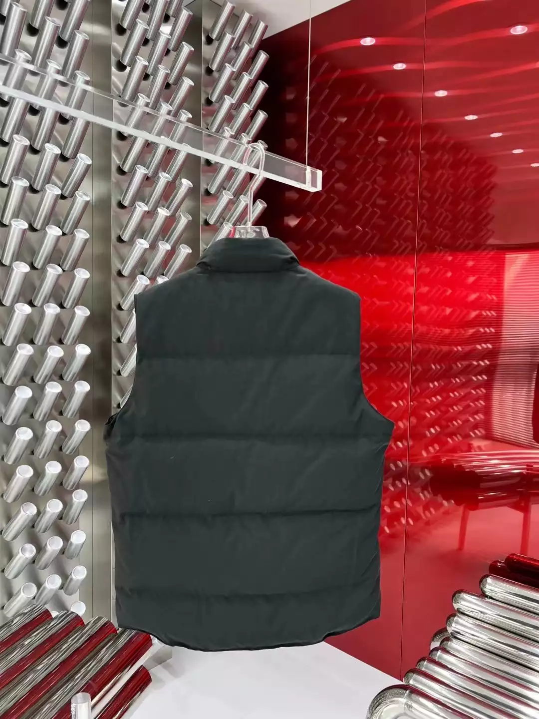 Can*a Go*e freestyle crew vest - repgod.org