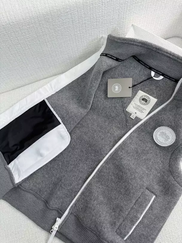 Can*a Go*e mersey vest kind fleece humanature - cg008